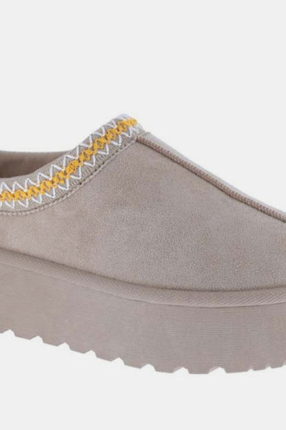 Weeboo Platform Embroidered Trim Slip-On Boots – Uneeque Designzz